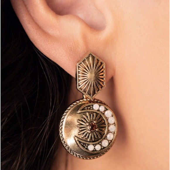 paparazzi Jewelry - Eclectic Energy - Gold Earrings